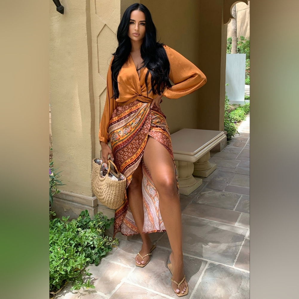 FASHION NOVA satin maxi skirt S
